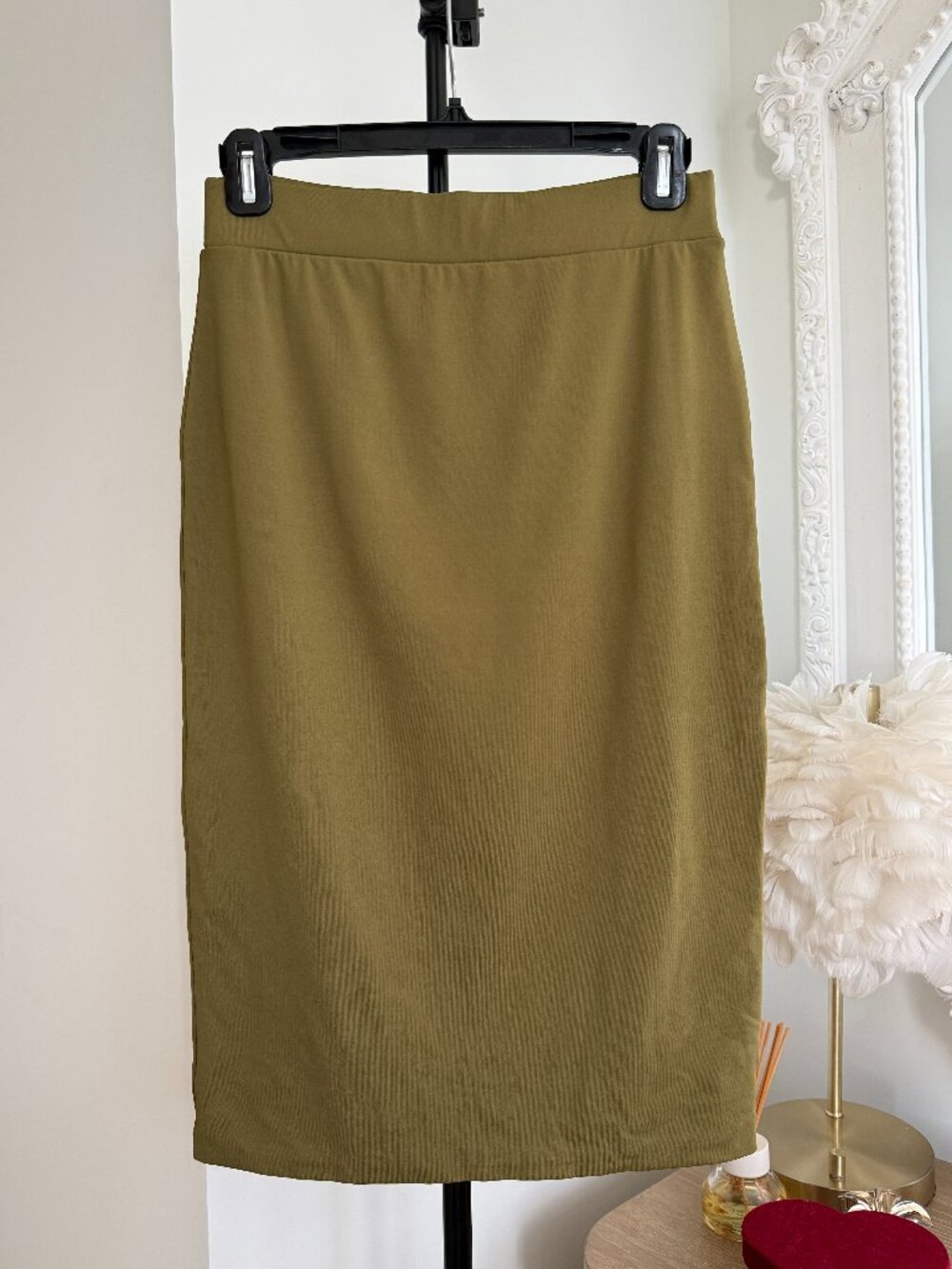 Aritzia Babaton Contour Green Midi Skirt